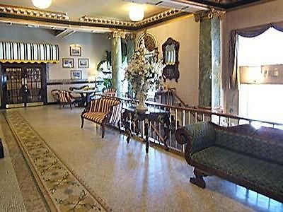 Clarion Inn & Suites Belleville Bagian luar foto