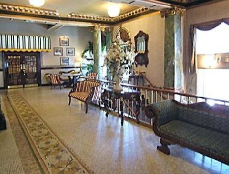 Clarion Inn & Suites Belleville Bagian luar foto