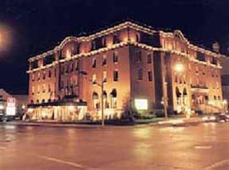 Clarion Inn & Suites Belleville Bagian luar foto